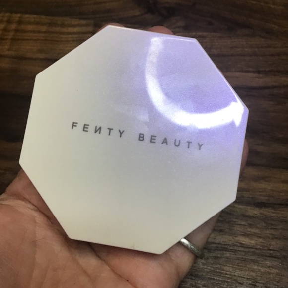 Fenty beauty by Rihanna highlighter in metal moon - Picture 9 of 10